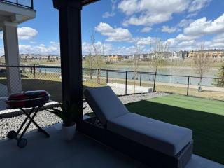 Waterfront Retreat, Parking, WinSport COP, 1hr to Banff, Canmore & Kananaskis - 8