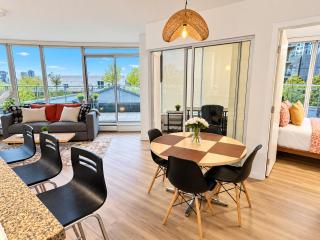 2 Bedroom ,2 Full Bathrooms, 500sf Private Terrace Deck, Office, Pool, Sauna, Hot Tub, EV Parking - Vancouver - 3