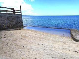 Pofer Beach Resort by HiveRooms - 5