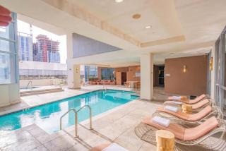 Tranquil 1BR with Parking Gym Pool - Phoenix - 5