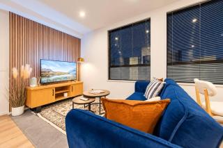 4BR with 2 Kitchens & Parking in Christchurch CBD - 3