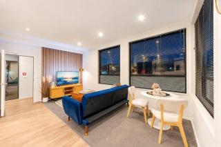 4BR with 2 Kitchens & Parking in Christchurch CBD - 2