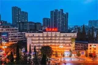 Home Inn Neo Leshan Central Food Street - 9