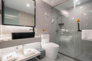 IU Hotel Qingdao Golden Beach Xuejiadao Metro Station - 6