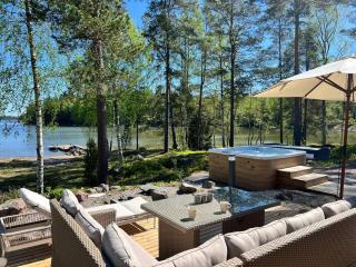 Cottage by the sea / hot tub / private beach - 9