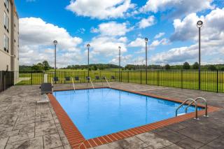 La Quinta Inn & Suites by Wyndham Jackson - 5