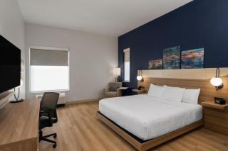 La Quinta Inn & Suites by Wyndham Jackson - 2