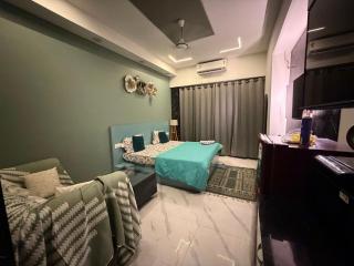 Cosmo Stays Premium Studio Gaur City Center - 7