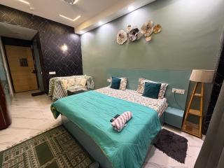 Cosmo Stays Premium Studio Gaur City Center - 8