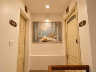 Old Quarter Artist APT Perfect for Group - 8