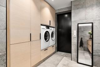 Luxury home with views and sauna, walk to centre - 2