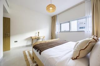 Bloomfields 2BR in Lamar Residence - Raha Beach - 8