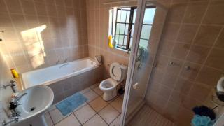 Double Story 2-Bedroom House in Sandton - 8