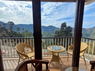 London Castle By LA Riqueza Hotels - Newly Built - Mountain View Rooms with Balcony - Lift - Parking - Kanatal - 9