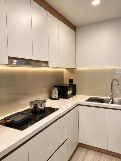 200m to West Lake - Luxury Apartment - 2BR - 3min to Lotte - Highrise - 3