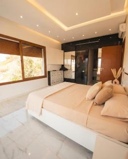 Villa with Unique View, Pool & Nature - 8