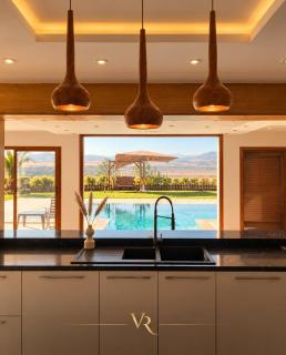 Villa with Unique View, Pool & Nature - 4