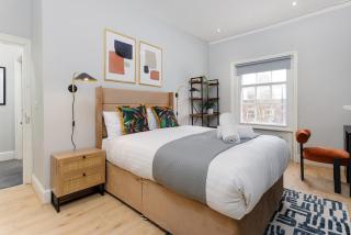 Flatzy - City Centre Mansion, Sleeps 22, 5 Baths - 6