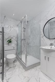 Flatzy - City Centre Mansion, Sleeps 22, 5 Baths - 3