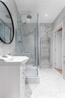 Flatzy - City Centre Mansion, Sleeps 22, 5 Baths - 2