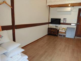 Jeonju Hanok Maeul Sukbak Byeolbit Goong - 8
