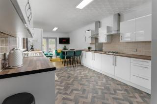 FLATZY - 6 bed Oasis Close to Football Stadiums - 9