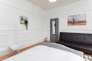 FLATZY - 6 bed Oasis Close to Football Stadiums - 4