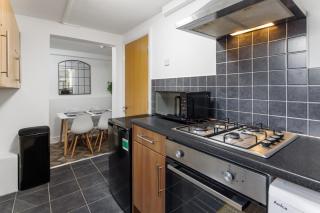 FLATZY - Modern Apartment Close to Football Stadiums - 1
