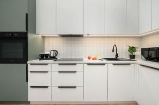Komfortowy Apartament z Balkonem i Parkingiem w Centrum by Heyrent - 8