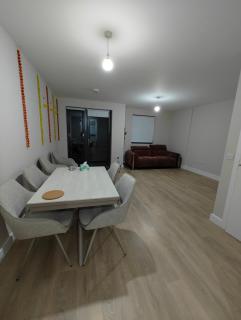 The Meadows- Cozy private room & Free Parking - 6