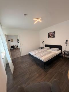 2-Zimmer Wohnung - 600 Meter zur S-Bahn - 18 Min zum München Hbf - Parkplatz & WLAN - 7