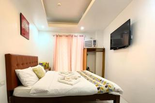 Pilot Hotel - 2