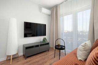 Atrakcyjne Apartamenty z Parkingiem & Balkonem by Heyrent - 1
