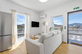 Sunny Penthouse overlooking Chalkida - 4