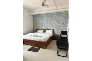 FabHotel RM Royale - 5