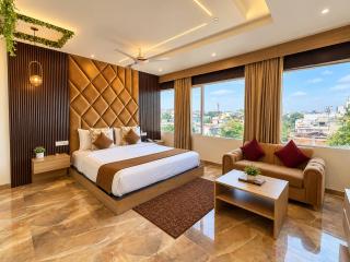 HolidayVilla & Suites- Redefined Luxury Rooms & Suites- Green Avenue Main Market Amritsar - 2