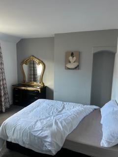 Stunning 3-Bed House in Middlesbrough - 4