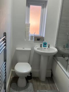 Stunning 3-Bed House in Middlesbrough - 9