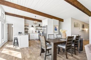 Waterfront 3 bed, 2 bath lake-house on Cedar Creek - 2