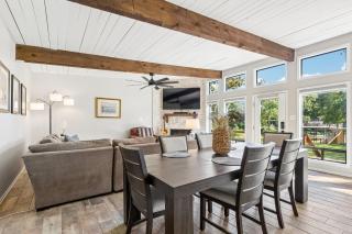 Waterfront 3 bed, 2 bath lake-house on Cedar Creek - 4