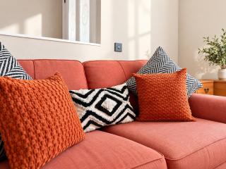 The Darlington Edit Stylish Home with Parking - 9