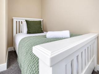 The Darlington Edit Stylish Home with Parking - 1