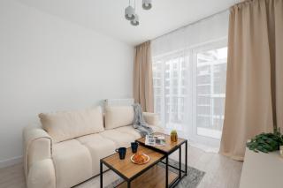 Spacious Apartments with a Balcony in Łódź by Heyrent - Łódź - 9