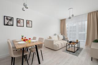 Spacious Apartments with a Balcony in Łódź by Heyrent - Łódź - 4