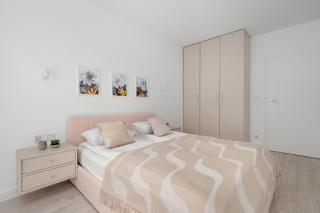 Spacious Apartments with a Balcony in Łódź by Heyrent - Łódź - 8