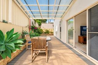Seacliff Ocean-View Retreat, Moments to the Beach - 8