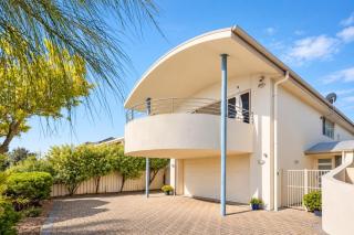 Seacliff Ocean-View Retreat, Moments to the Beach - 3