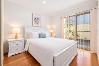 Seacliff Ocean-View Retreat, Moments to the Beach - 1