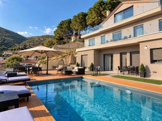 Panorama Apartments - Relaxing Stays with Shared Pool - 7