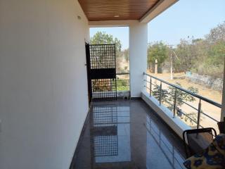 Cozy villa Near Hyderabad Shamshabad Rajiv Gandhi International Airport - 1
